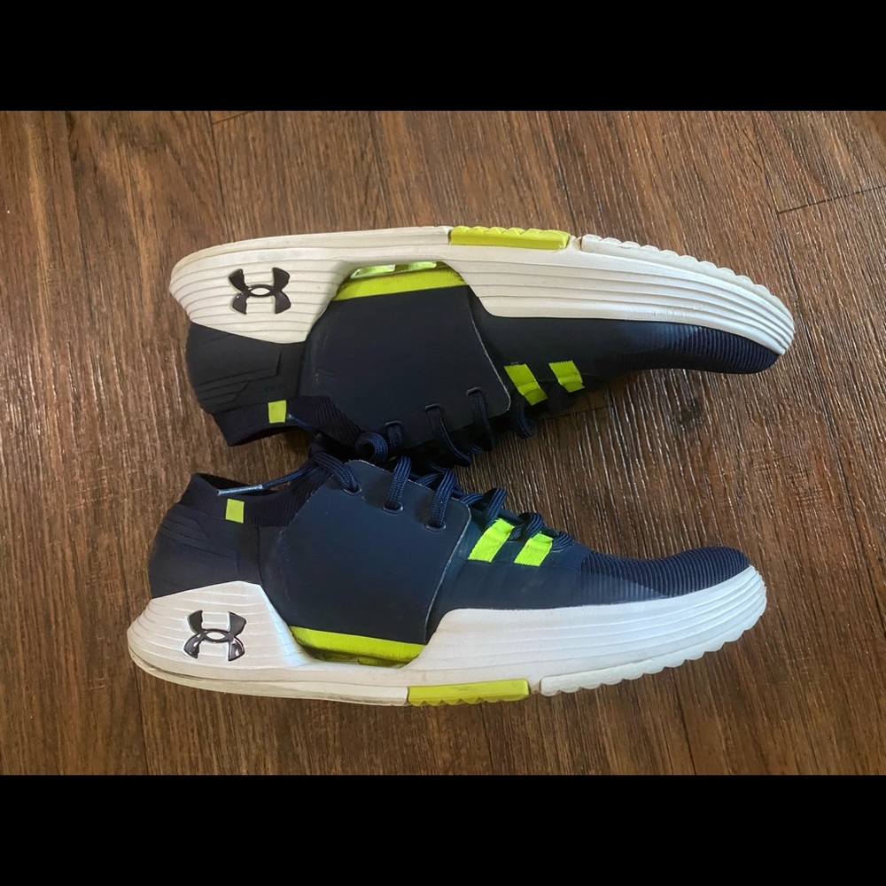 Men size 11 Under Armor Brand